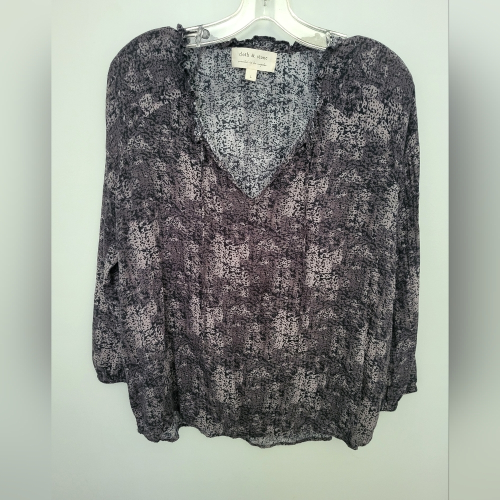 Anthroplogie Cloth & Stone Long Sleeve V Neck Gray Lightweight Top Blouse‎ Large